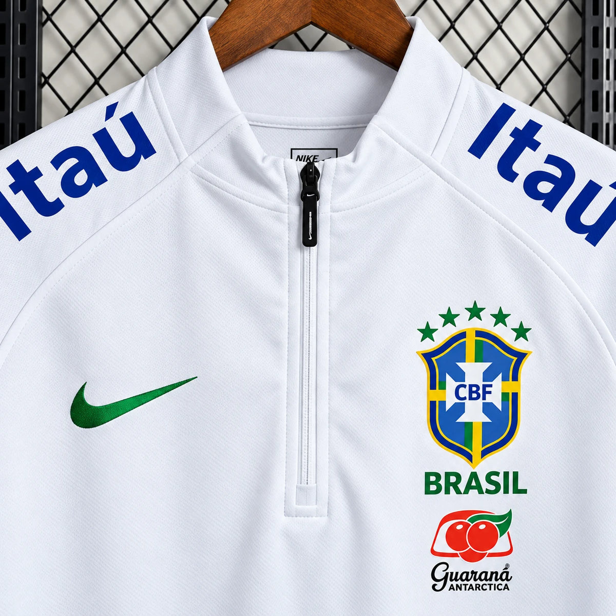 Pull zippé Seleção Brésil blanc, détail de l'écusson